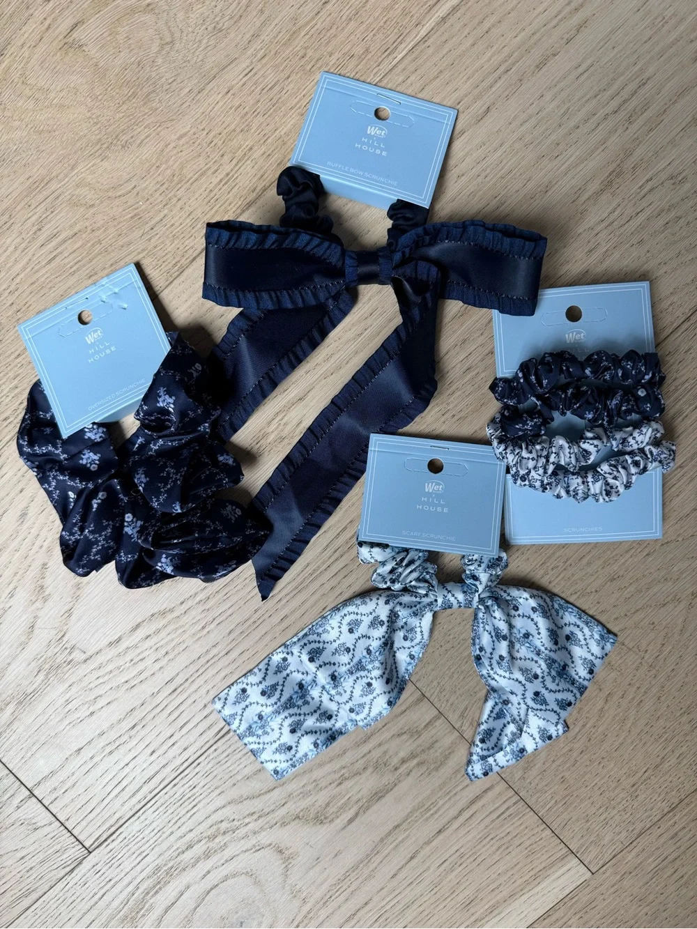 Hillhouse Navy and White Bow Scrunchie Set